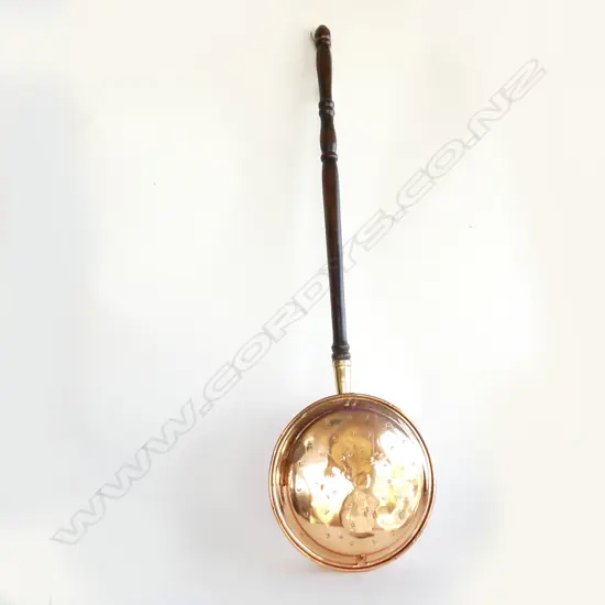VICTORIAN COPPER BED WARMING PAN W TURNED WOOD HANDLE