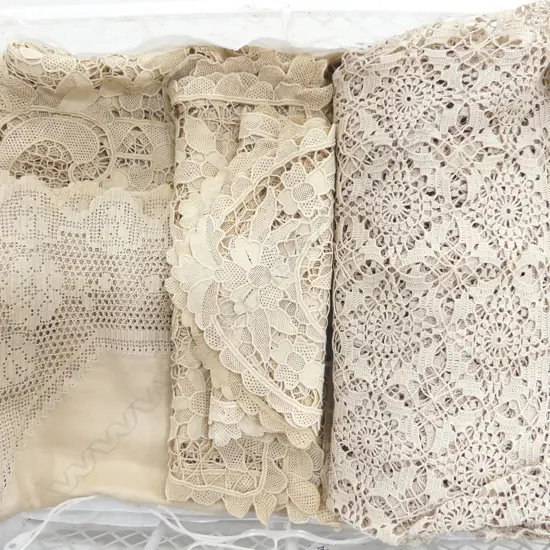 TRAY OF 3 TEA COULORED LACE TABLE CLOTHES L1,8M & 2,7M & 8 MATS