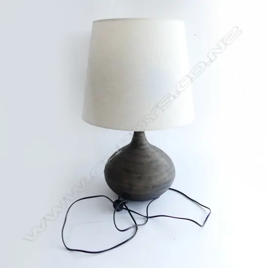 POTTERY TABLE LAMP & SHADE H665MM