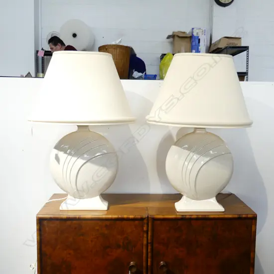 PR LG ROUND WHITE CERAMIC LAMPS H.690mm