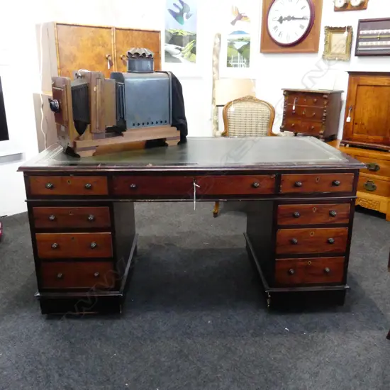 VICTORIAN MAHOGANY DOUBLE PEDESTAL DESK 705x1465x745mm...