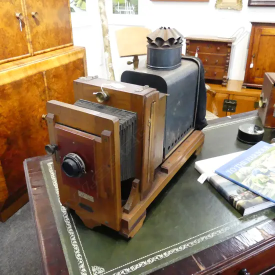 VINTAGE CAMERA: THORNDON PICKARD 'ARTIST' MAGIC LANTERN IMAGE PROJECTOR c.1900 L.600mm