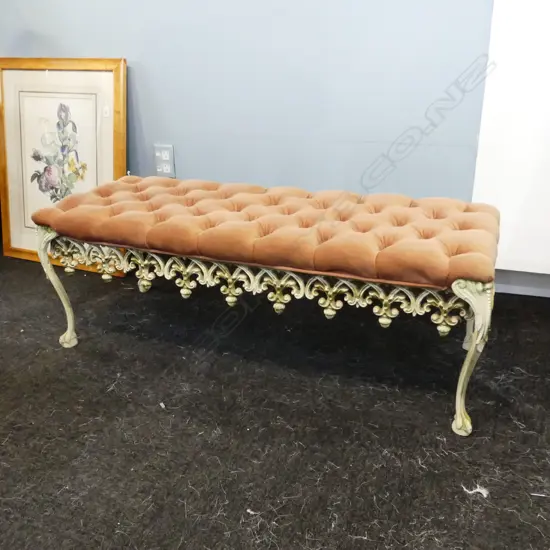 VINTAGE STYLE UPHOLSTERED BENCH 1150x450x420mm
