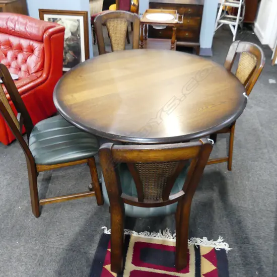 LG ROUND OAK DINING TABLE w. 4 CHAIRS, LEATHER SEATS
