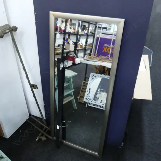 MODERN WALL MIRROR 1M130MM &HALIGEN LAMP