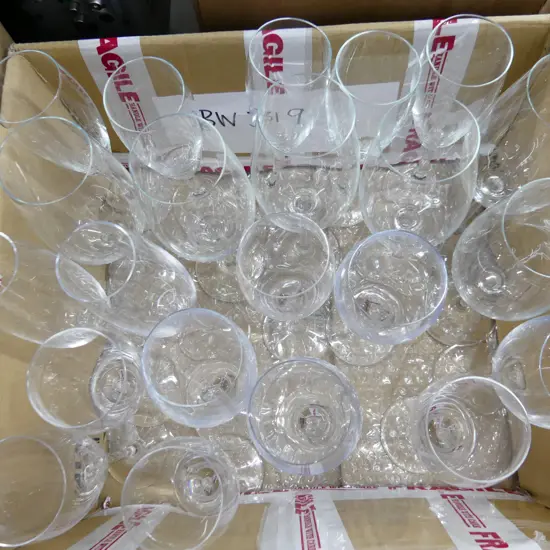 COLLECTION OF 22 WINE GLASSES VARIOUS SIZES