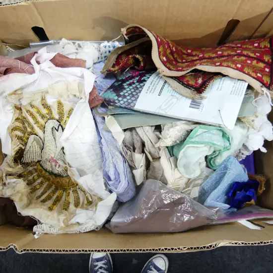 BOX ANTIQUE LACE & BEADWORK ETC