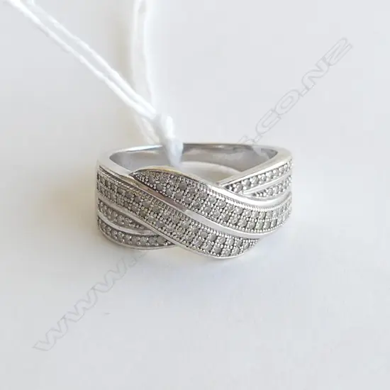 10CT WHITE GOLD & MULTI DIAMOND CROSS-OVER RING 5.22gms