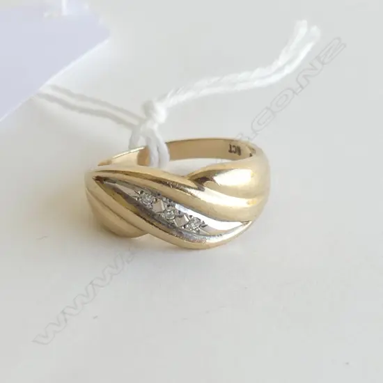 9CT GOLD & DIAMOND RING 3.43gms SIZE M
