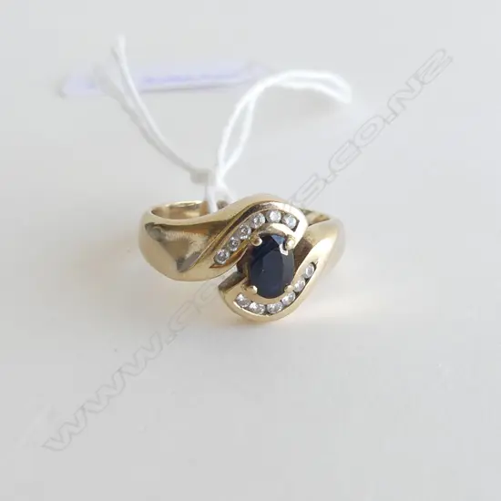 9CT GOLD SAPPHIRE & DIAMOND RING 4.54gms SIZE N
