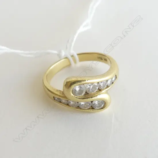 18CT GOLD & DIAMOND CROSS-OVER RING 7gms SIZE N