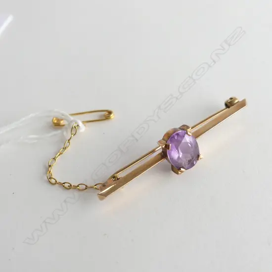 9CT GOLD & AMETHYST BAR BROOCH 3.9gms