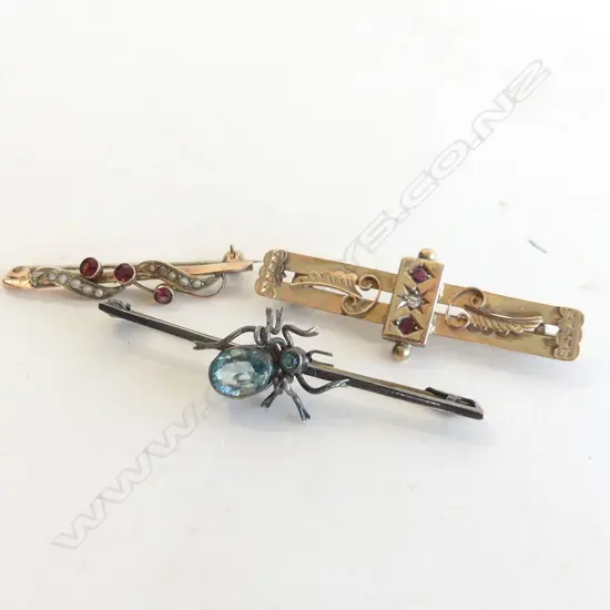 2 9CT BAR BROOCHES 4.5 GRAMS + STG EDW. SPIDER BROOCH