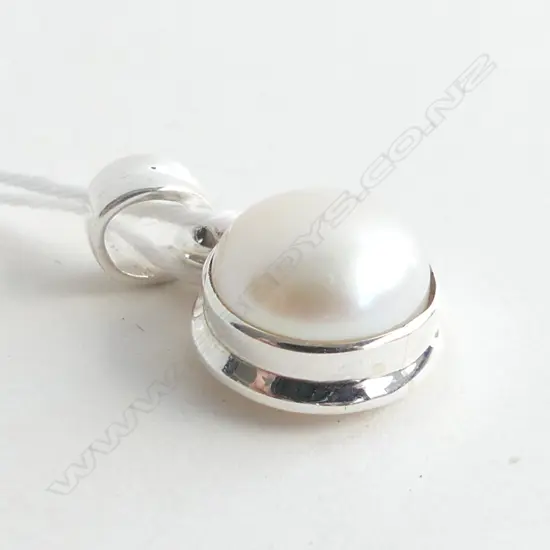 925 SILVER & PEARL PENDANT