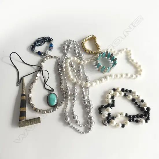 BAG ASST JEWELLERY INCL TURQUOISE PENDANT, BRACELETS & NECKLACES
