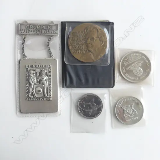 BAG 4 ASST COMMEMORATIVE COINS + ONE OTHER