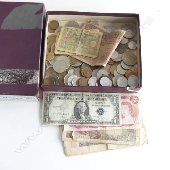 BOX MIXED WORLD NOTES & COINS 
