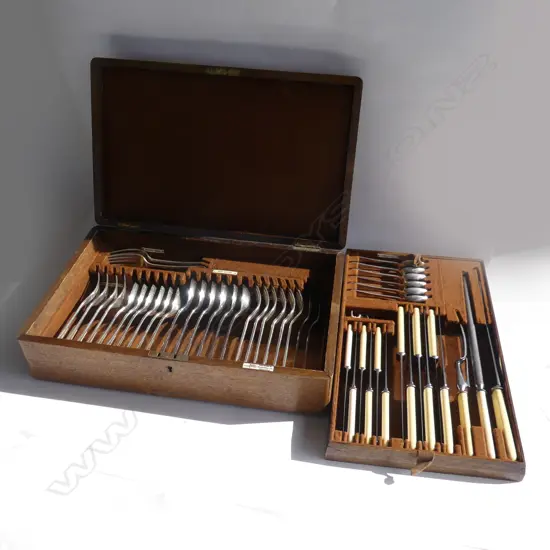 BOXED 1930 WALKER AND HALL 6 PLACE PLATED CUTLERY SET