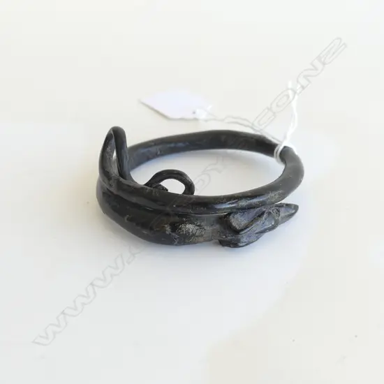 HORN BRACELET CARVED AS A QIULONG (DRAGON)