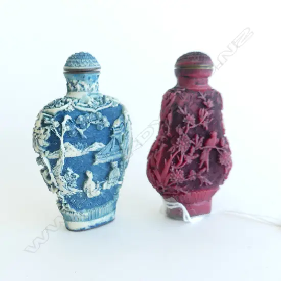 2 CARVED ORIENTAL SNUFF BOTTLES  H. 73MM