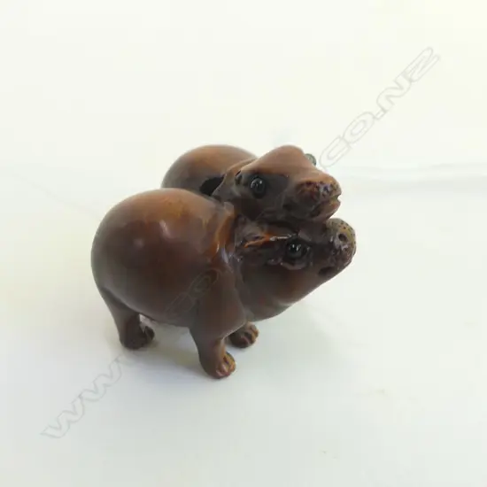 SMALL WOOD NETSUKE (seal mark to backside)