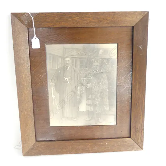 VINTAGE OAK FRAMED B/W PHOTO DEPICTING 2 MEN IN JAPANESE / MAORI COSTUME 'T. W. RATANA WHANGANUI' 290x240mm