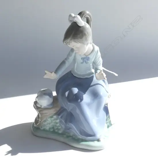 NAO GIRL WITH PUPPY H. 175MM