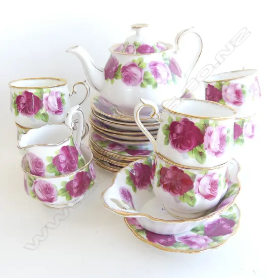 23 PCE ROYAL ALBERT 'OLD ENGLISH ROSE' TEA SET; 6 TRIOS, TEAPOT, MILK, SUGAR, DISH & SAUCER