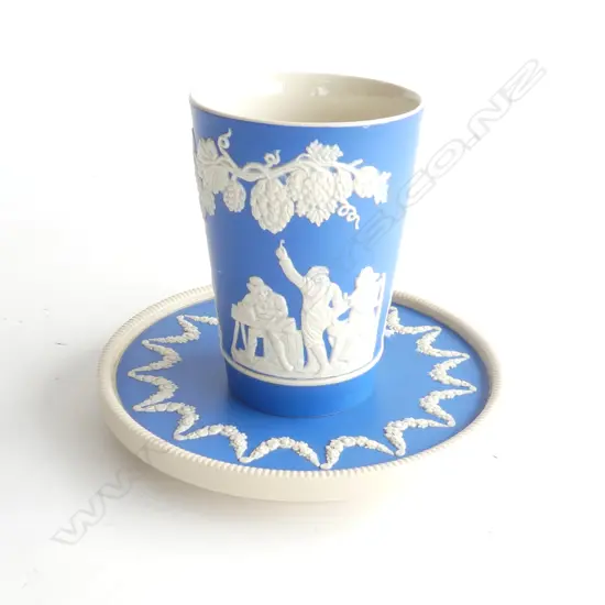 COPELAND SPODE BLUE & WHITE JASPERWARE POT STAND (DIA 150MM) & BEAKER (H 105MM)