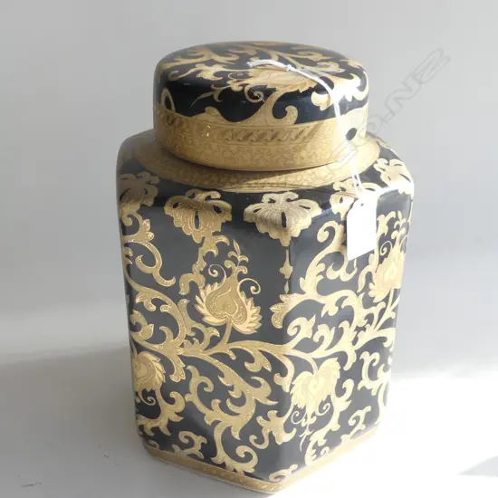 LIDDED BLACK GINGER JAR H.270mm