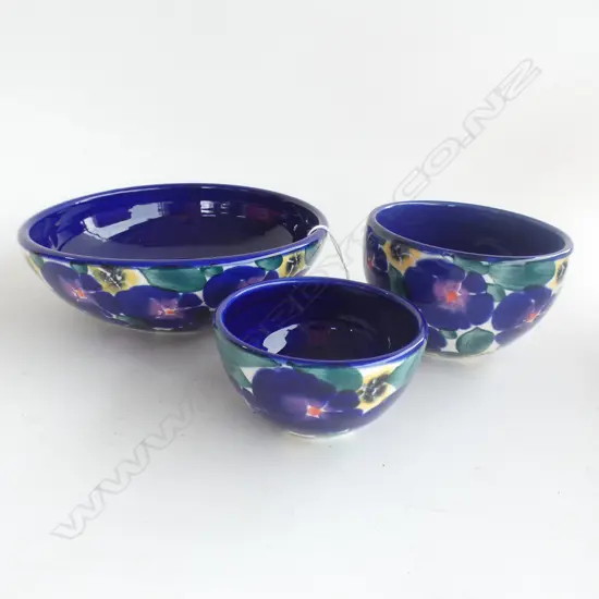 3 x STUDIO POTTERY BLUE BOWLS SIGNED P WHITE D. 200mm