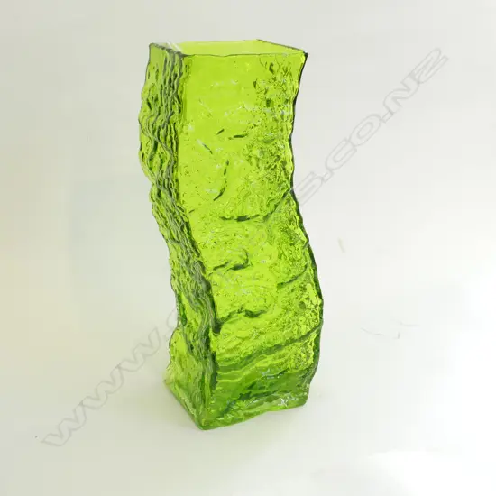 NZ MADE ART GLASS VASE H.300mm