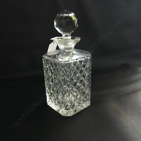 CRYSTAL DECANTER (chip to end of stopper) H.240mm