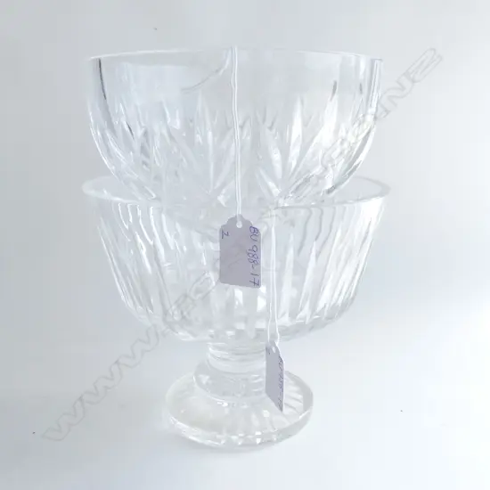 2 CRYSTAL GLASS  FOOTED BOWLS (DIA 190 & 200MM)