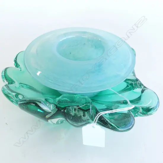 2 ART GLASS BOWLS 145 / 210mm dia