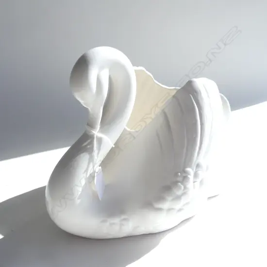 CROWN LYNN LARGE WHITE SWAN W.290mm