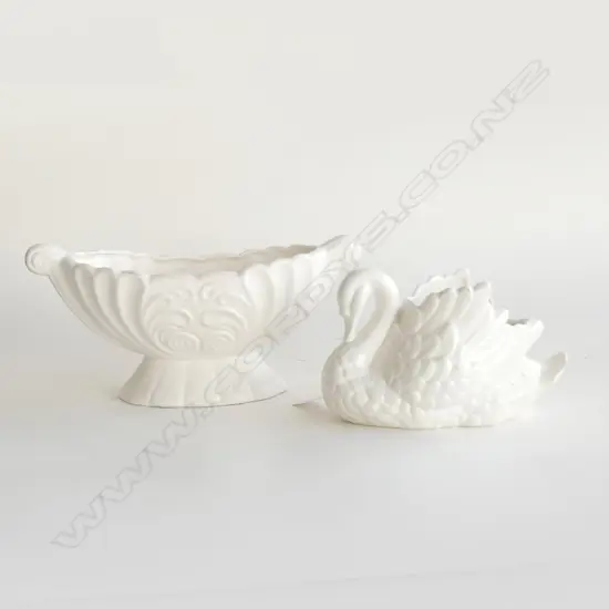 WHITE VASE W.285mm + WHITE SWAN