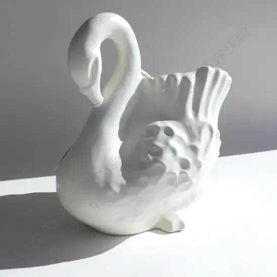 CROWN LYNN MEDIUM WHITE SWAN H.230mm