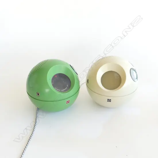 PR RETRO NATIONAL PANASONIC 'PANAPET 70' SPHERE RADIOS; WHITE & GREEN 105mm dia