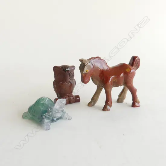 3 GEMSTONE ANIMAL CARVINGS ( TURTLE, OWL & HORSE)