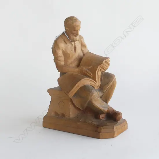 GERMAN CARVED WOODEN MAN READING H.215mm