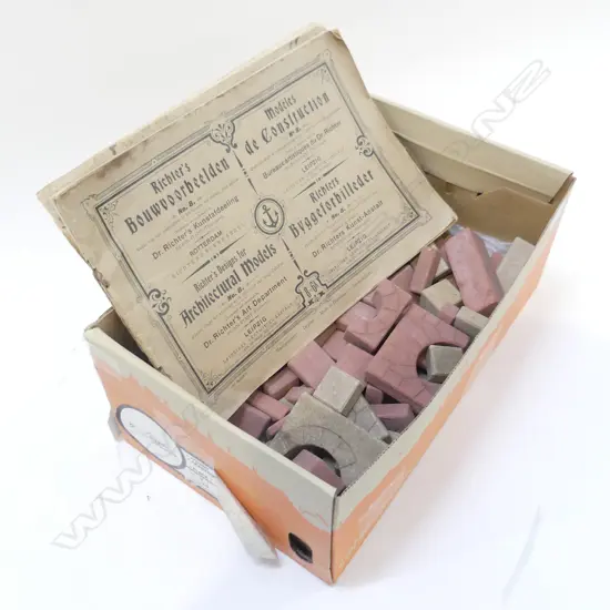 BOX LOT ANTIQUE BUILDING BLOCKS + BOOK 'RICHTERS DESIGNS FOR ARCHITECTURAL MODELS' c.1900