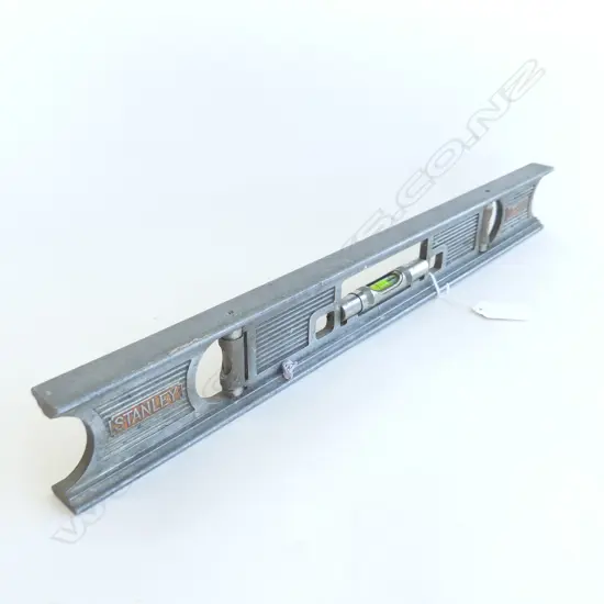 VINTAGE STANLEY METAL LEVEL No 237 18"