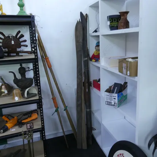 2 PRS VINTAGE WOODEN SKIS L.1980mm