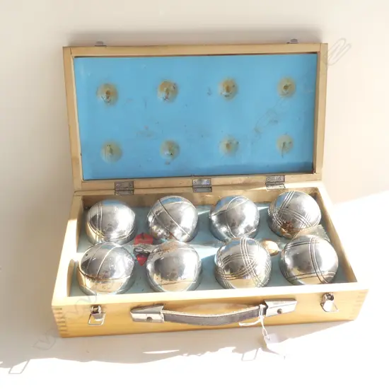 PETANQUE SET IN WOODEN BOX 