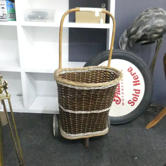 VINTAGE SHOPPING TRUNDLER