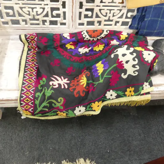 VINTAGE COLOURFUL HAND EMBROIDERED TAPESTRY TABLECLOTH