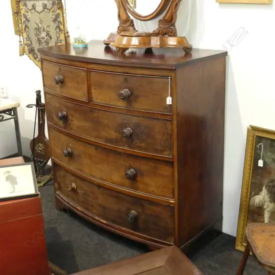 VICTORIAN BOW FRONT MAHOGANY CHEST OF DRAWERS L 1030MM - ALL DRAWERS HAVE LOCKS, NO KEYS