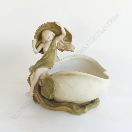 ROYAL DUX PORCELAIN BOWL w. FIGURE H.210mm