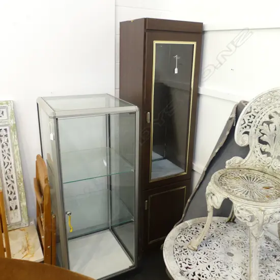 2 DISPLAY CABINETS; 520x520x1300 & 460x400x1800mm
